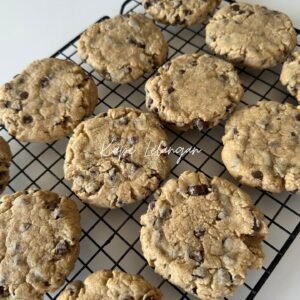 classic chocolate chip cookie pastry at Kapé Lélangan